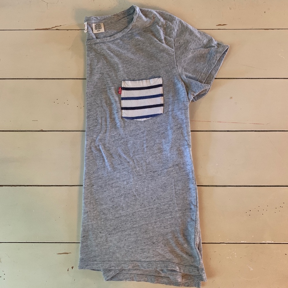 Levi’s • Cotton Crew Neck T-shirt in Grey